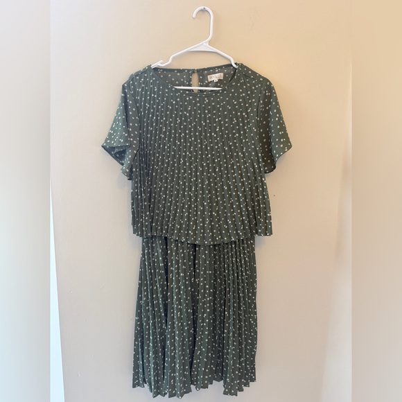 Women’s nursing Green Polka Dot Dress by ROOLEE - Picture 1 of 3